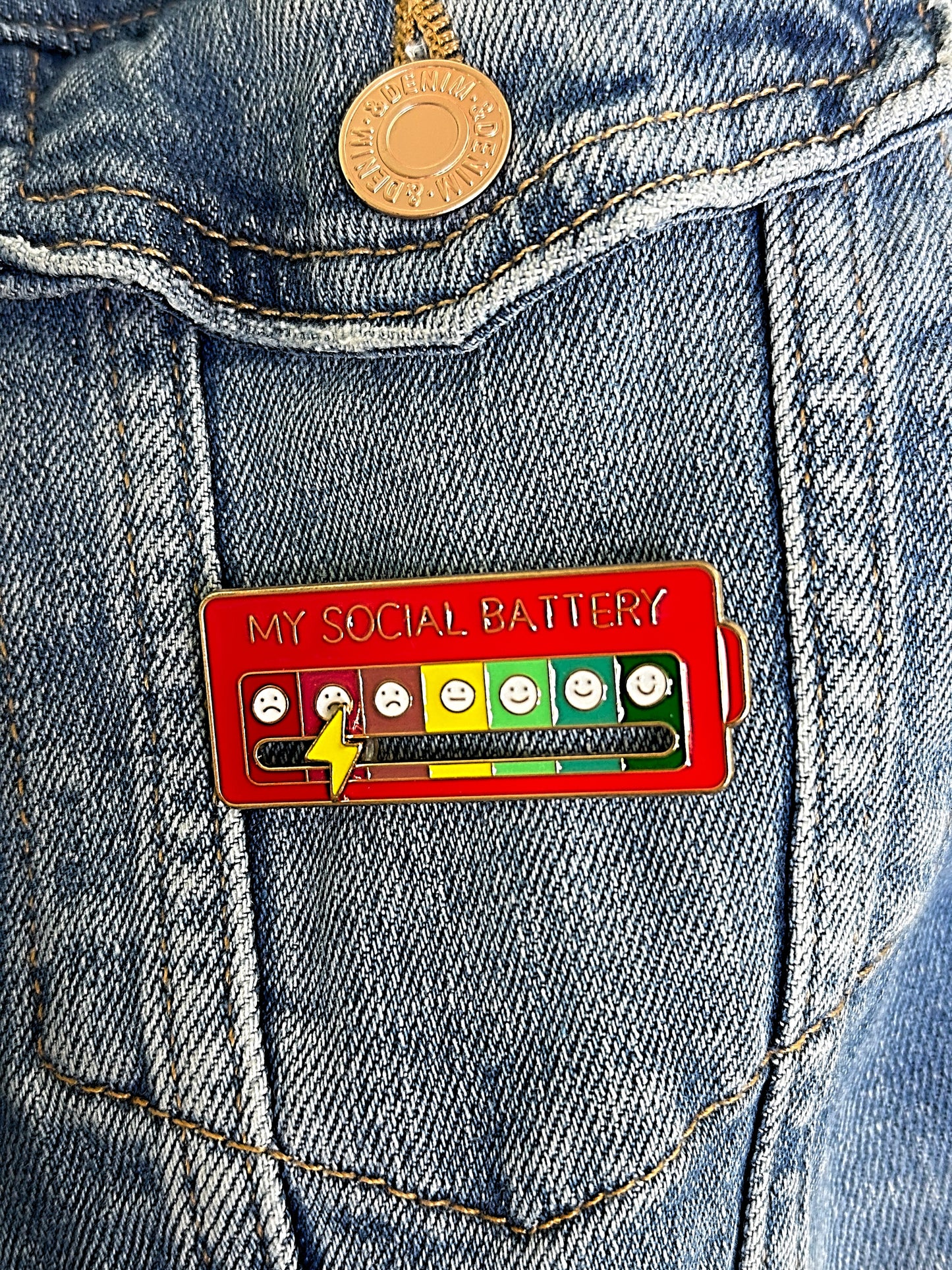 Broche Pila Batería Social